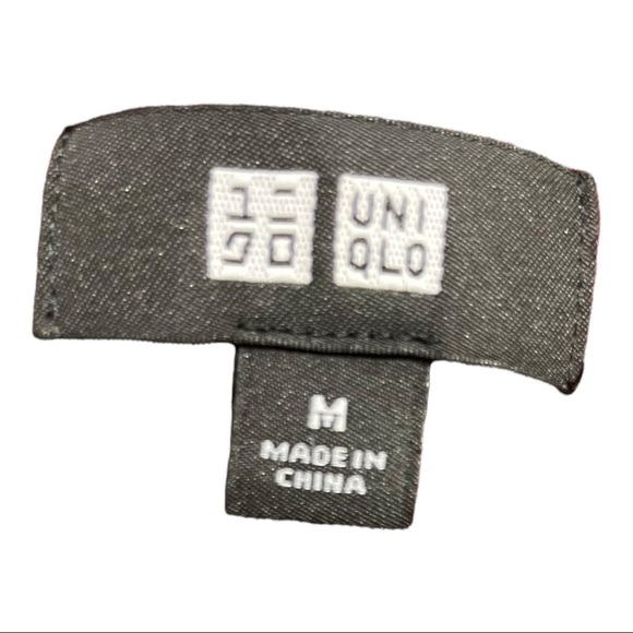 Uniqlo mens V-Neck sweater pure new wool. Long sleeve size medium. Maroone - Picture 8 of 9